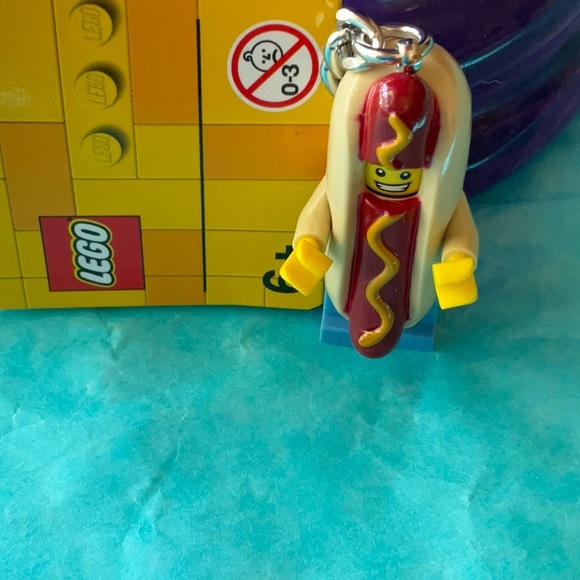 🌭LEGO HOTDOG GUY KEYCHAIN 🌭NWT 🌭 - Picture 4 of 16